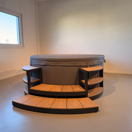 Soft Spa New Port Stepper mit Pool vorne
